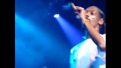 Snoop Dogg ' кашля с ' Big Joint ' на концерта си '
