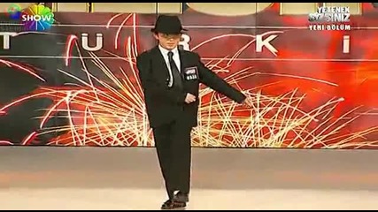 12 годишно момче танцува Майкъл Джексън 