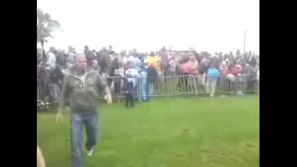 Пилот на балон с топъл въздук отнесе публиката