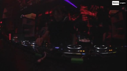 Benny Benassi feat. Gary Go - Close To Me 2011 (hq)