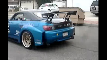 Старт на мощна Honda S2000 