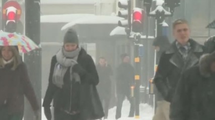 Рекорден снеговалеж доведе до транспортен хаос в Швеция