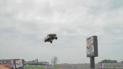 Team Hot Wheels - The Yellow Driver's World Record Jump