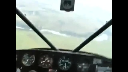 Пилот се преструва, че е припаднал и ... вижте ефекта :) 