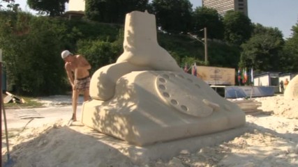 Пясъчни скулптури на световни изобретения по брега на Дунав