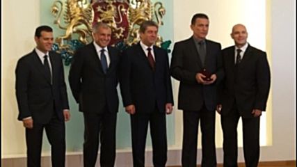 Младенов с почетния знак на президента, Обрадович също отличен