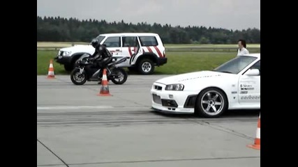 Skyline vs. Yamaha R1 