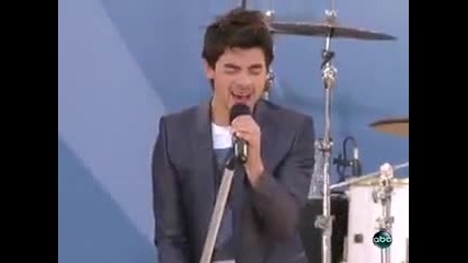 Jonas Brothers sing L.a. Baby - Gmas 2010 Summer Concert Series