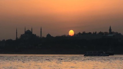 Dj Volkan Uca ft. Merih Gurluk - Istanbul ( Consoul Trainin & Jayworx Remix ) ( Official Video )