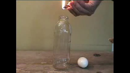 Ето как сварено яйце се вкарва в бутилка!