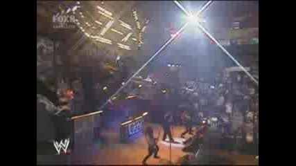Ozzy Osbourne Изпълнява На Живо Си В Smackdown 