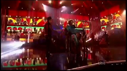 Готиноо !! ;p .. Justin shuffling with Lmfao at the Ama's !!