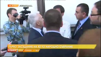 Скандал на първото заседание на парламента