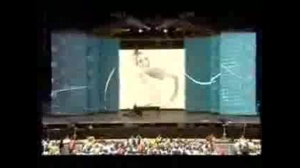 изпълнение на Elton John