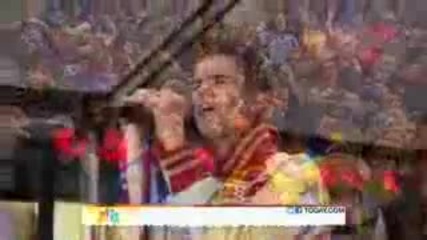 Justin Bieber - The Christmas Song (feat. Usher) (on The Today Show) (live) (2011) (musicplayon.com)