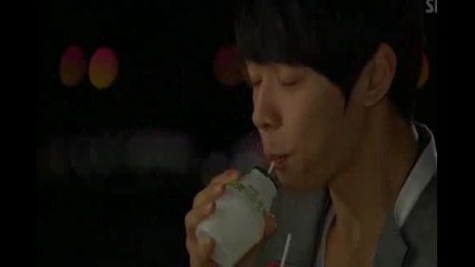 Rooftop Prince Lee Gak drinking yoghurt