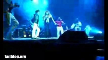 Singer Fail 
