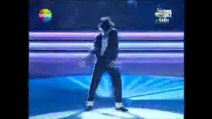 Yetenek Sizsiniz Turkiye(kaan Baybag - Michael Jackson dance) 