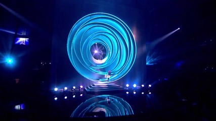 Bob feat Hayley Williams - Airplanes (live Mtv Ema 2010) 
