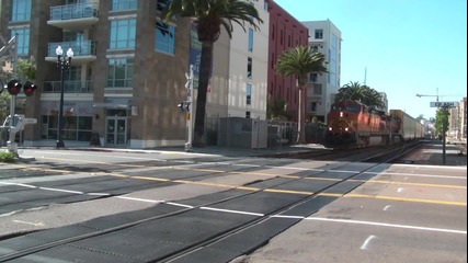 Най дългият влак през центъра на Сан Диего