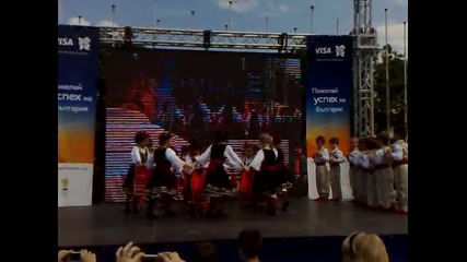 деца от 129 Дк днес на 02 06 2012г. играха хоро пред Ндк