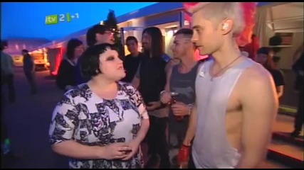 Jared Leto is picked up by Beth Ditto 