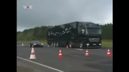 Mercedes McLaren SLR Vs Truck Mercedes