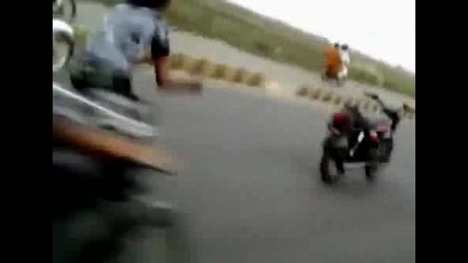 Как индийците карат мотори