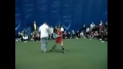 Движенията от улицата могат да унижават 