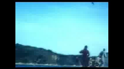 Луди скокове в езеро