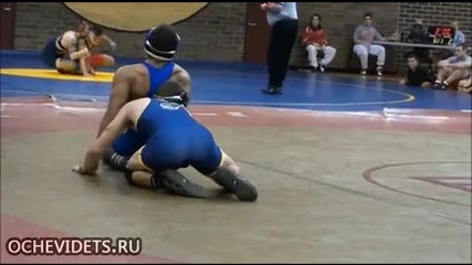 Зашеметяващ трик в борбата!