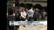 Жени се молят за рожба в църквата "Успение Богородично" край Асеновград