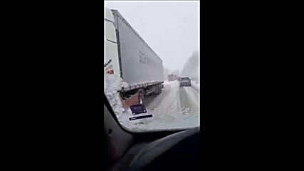 МОЯТА НОВИНА: Сняг на пътя Севлиево - София