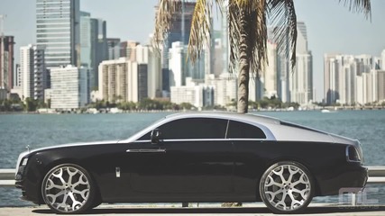 Поръчков Rolls Royce Wraith - лукса си е лукс