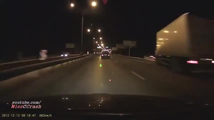 Ужасна катастрофа - кола срещу камион на магистрала!