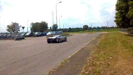 Pagani Huayra brutal acceleration_