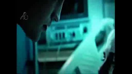 Robert Pattinson and Kristen Stewart - Fall to pieces