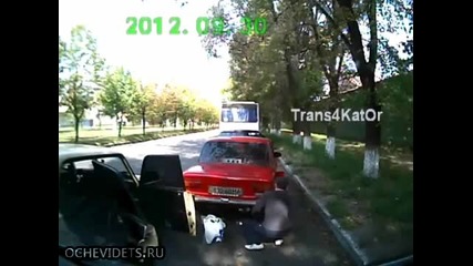 Как се краде бензин посред бял ден