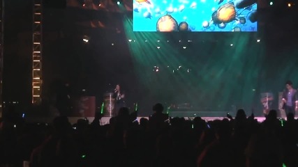 Demi Lovato and Joe Jonas sing Make a Wave live in Epcot at Walt Disney World (10.02.10) (hd) 