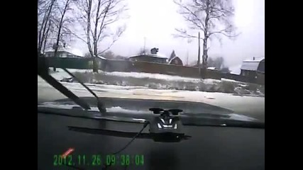Ужас ! Ето колко опасен може да бъде ледът през зимата )