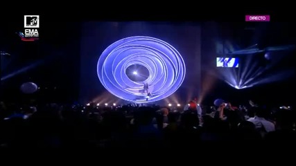 B.o.b Feat. Hayley Williams - Airplanes ( Live @ Ema Madrid 2010) 
