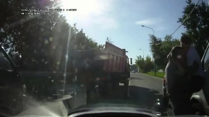 Не е лесно да си руснак!!!бой на улицата! (30)