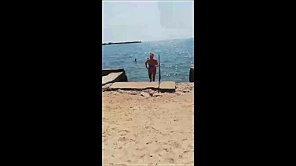 Апсурди на плажа в Каварна