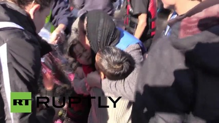Бежанци пристигат на остров Родос