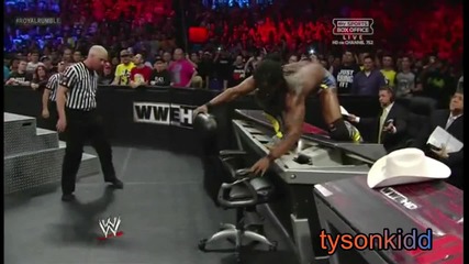 Wwe Royal Rumble 2013 : Kofi Kingston ce прави на голямата работа