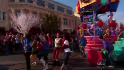 Demi Lovato A Wonderful Christmas Time Disney Parade Hd
