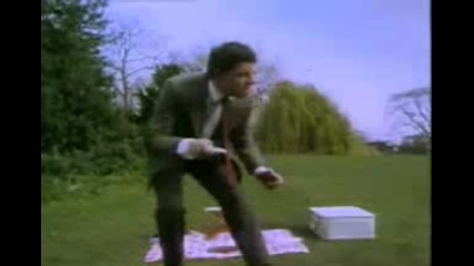 Mr Bean - Taking a picnic