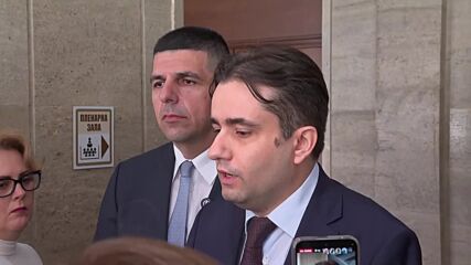 Божидар Божанов: Само санитарният кордон можеше да спре бухалките на Пеевски
