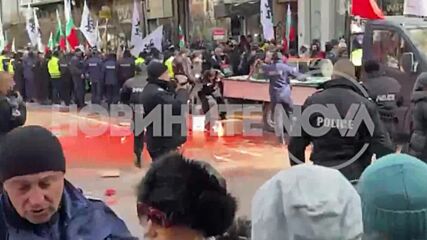 Напрежение по време на протеста на „Възраждане” срещу въвеждането на еврото