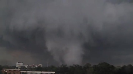 Чудовищно торнадо в Алабама